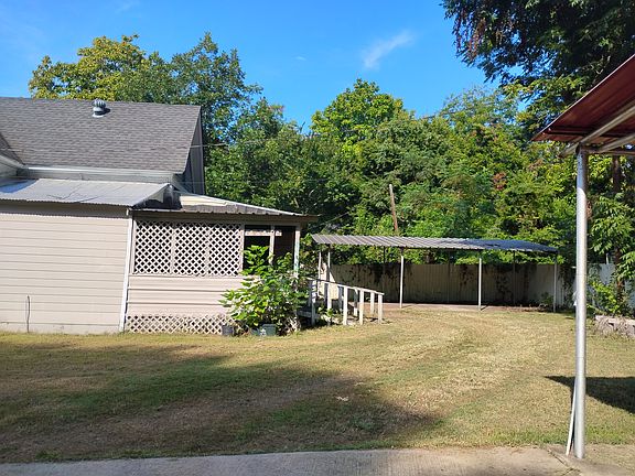 2nd image of 817 Louisiana St