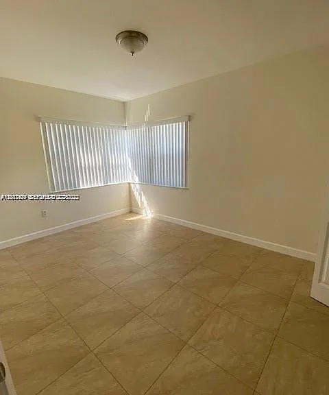 4038 SW 9th Ter #4038 — Photo 5