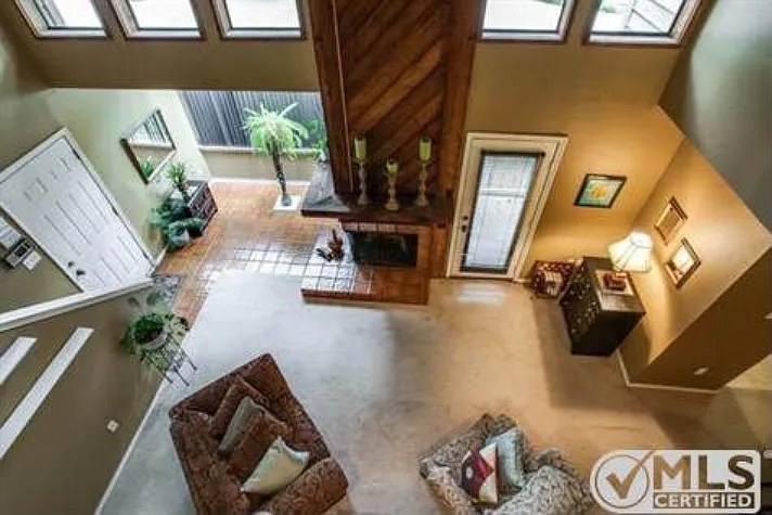 2 bed, 1150 sqft, $1,595 — Photo 1