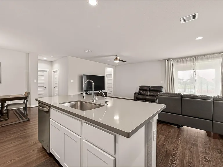 28419 Hazel Trl — Photo 17