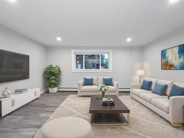 42 Bryon Rd, Chestnut Hill, MA