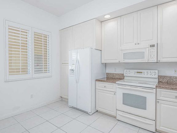 4th image of 8 Harbour Isle Dr E Unit Ph06