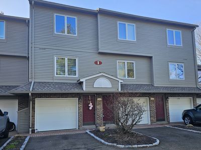 882 N Colony Rd APT 2, Meriden, CT, 06450