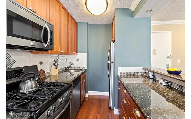 Sold by Douglas Elliman | media 14