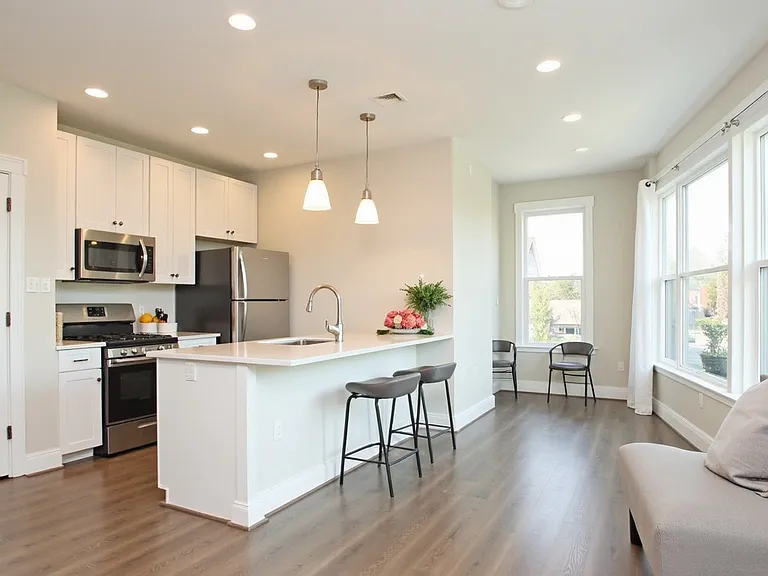 2100 E Main St #1 — Photo 4