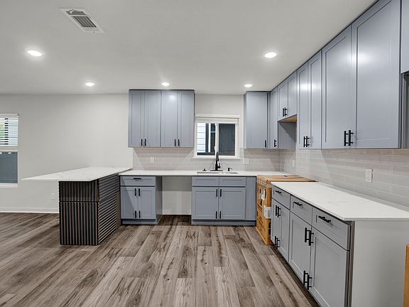 4th image of 3023 Arizona Ave