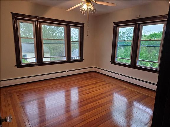 5th image of 133 Clifford St Floor 2