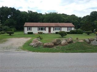 660 Dry Bridge Rd, North Kingstown, RI 02852