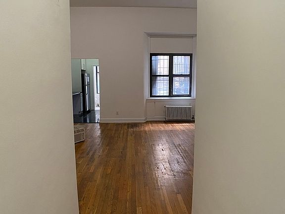 2nd image of 212 W 79th St #1A4