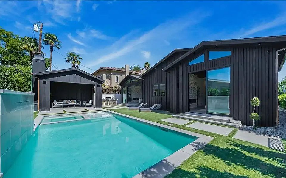1st image of 13463 Chandler Blvd