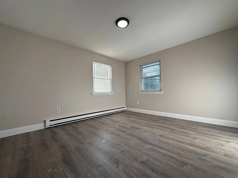 4 Gorham Ave — Photo 7