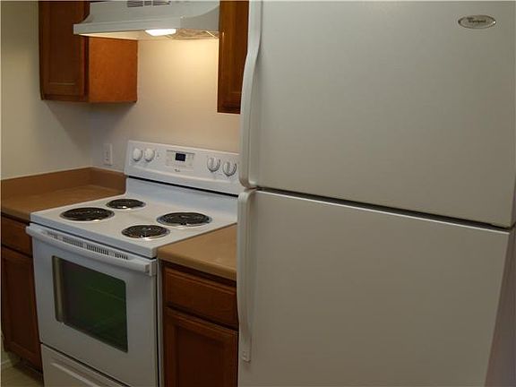 3rd image of 2200 Granberry Dr #B