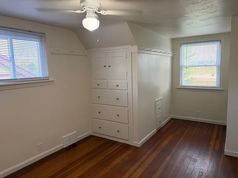 Upstairs bedroom 1