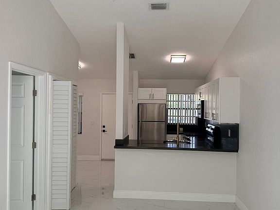 3rd image of 1300 Wiley St #6