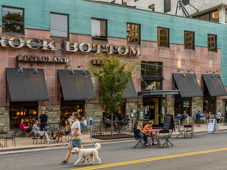 Discover the restaurants and breweries along Norfolk Avenue.