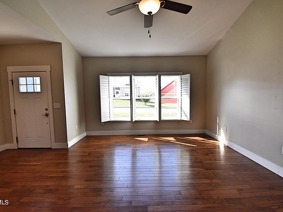 5th image of 243 Radford Dr #1