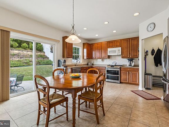 4th image of 53 Bismark Dr