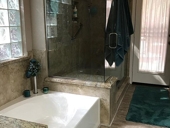 5th image of 15806 S 32nd Pl