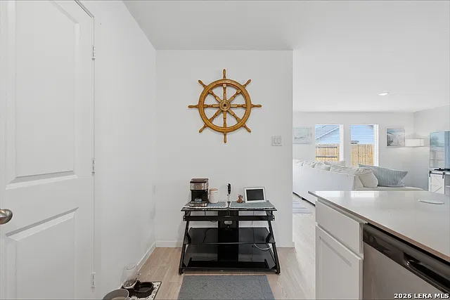 4 bed, 2.0 bath, 1668 sqft, $2,100 — Photo 3