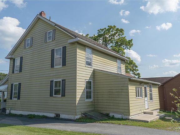 4th image of 635 Blue Mountain Dr