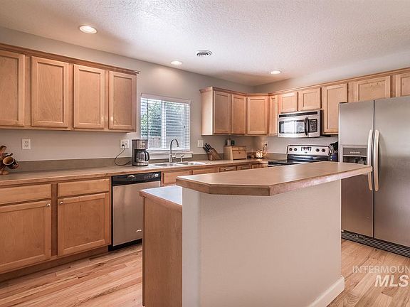 2nd image of 10589 Gossamer St
