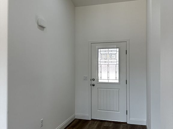 2nd image of 633 W Coral Ave