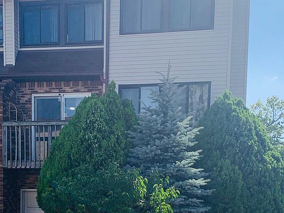 2nd image of 31 Lyndale Ln