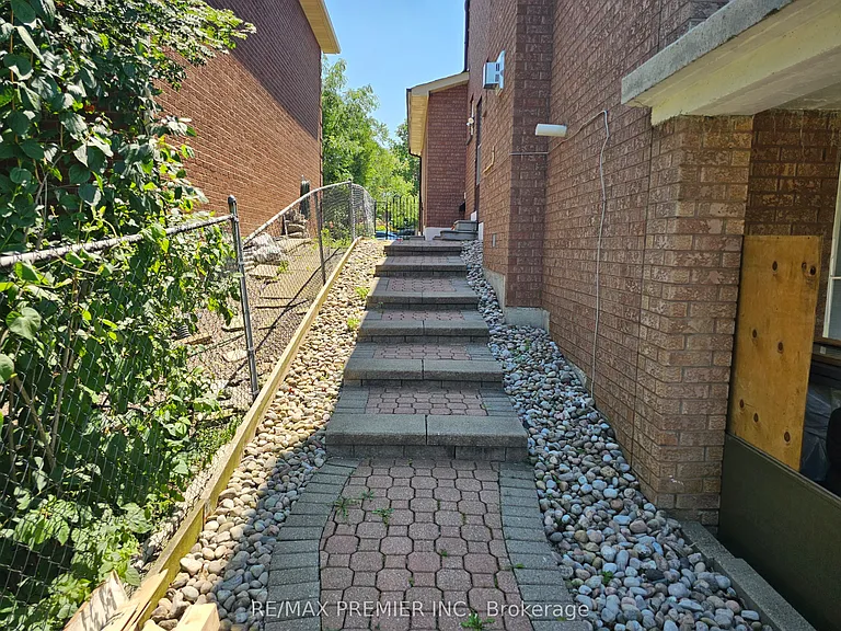 16 Vineyard Ct #B — Photo 5