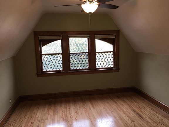 Large Bedroom with Large walk in Closet