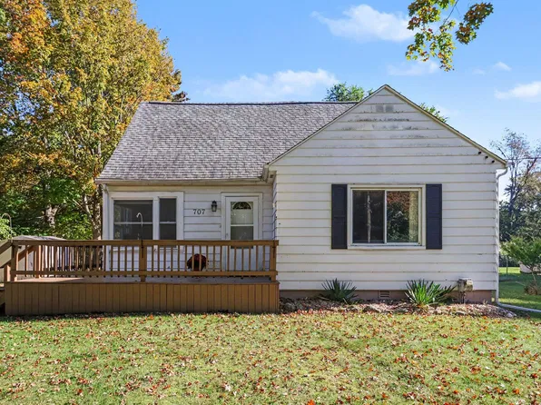 707 S Lagrave St, Paw Paw, MI 49079
