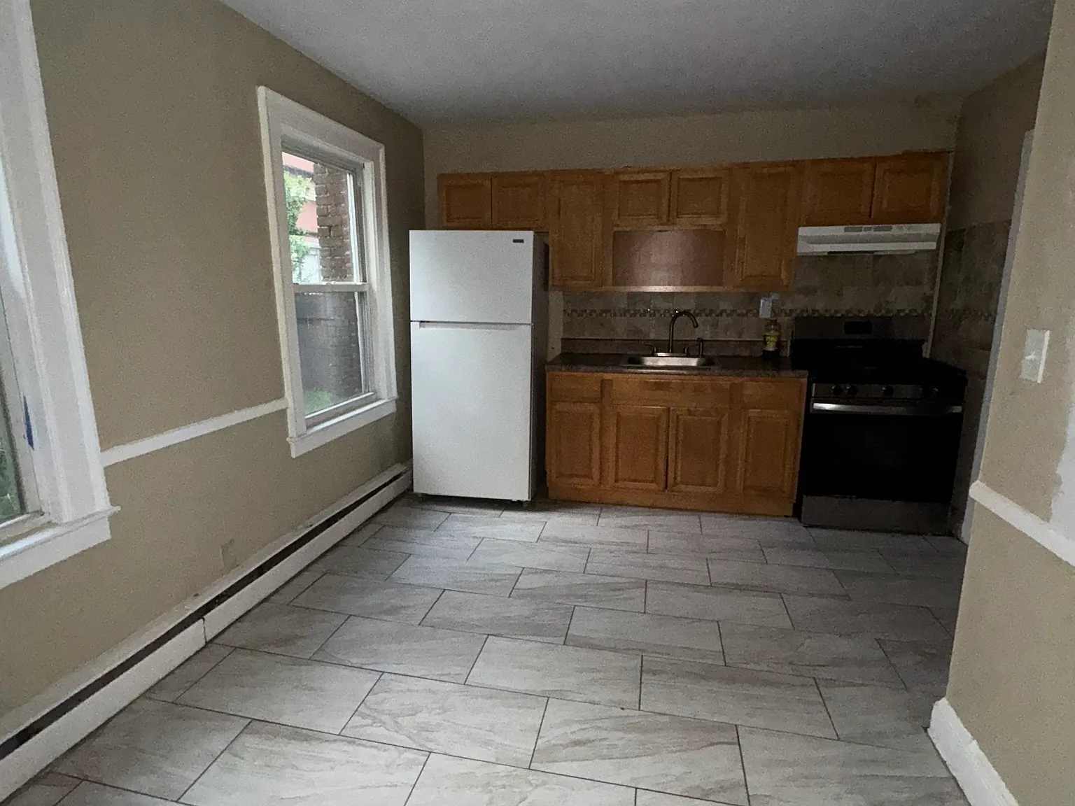 4 bed, 2.5 bath, 2916 sqft, $2,300 — Photo 2