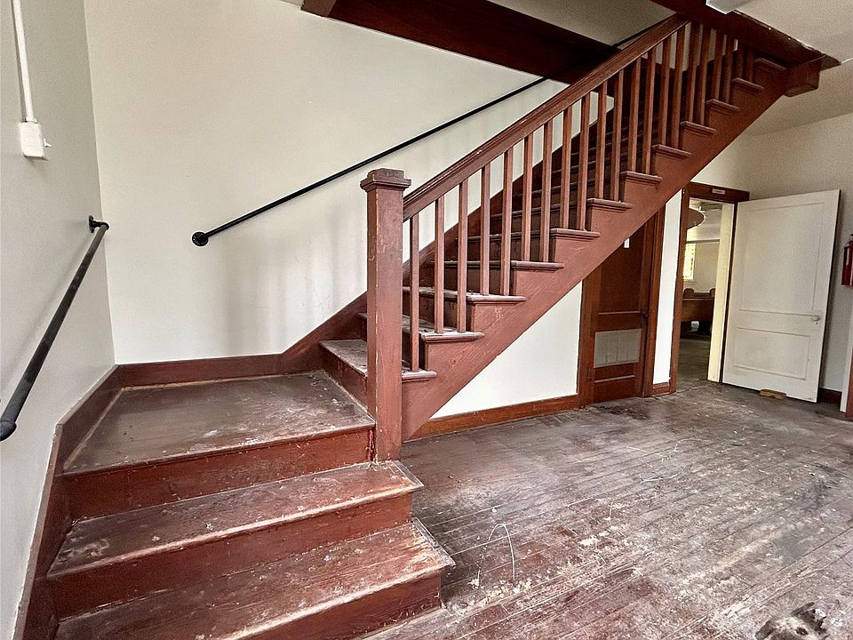 10th image of 107 N Jordan St