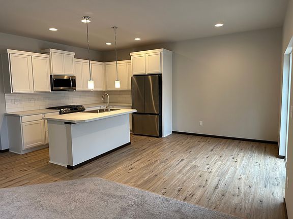 4th image of 9421 Fairhaven Cir NE