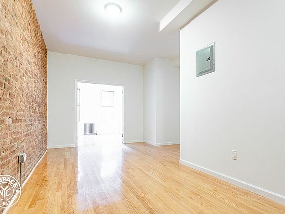 5th image of 1442 Dekalb Ave APT 1L