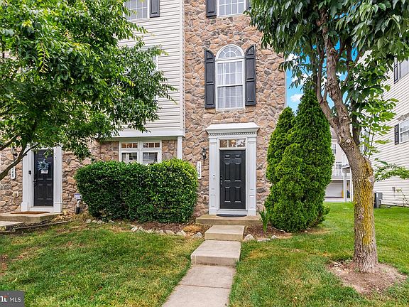 3rd image of 1750 Theale Way