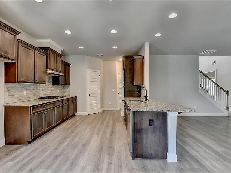 235 Bella Dr — Photo 41