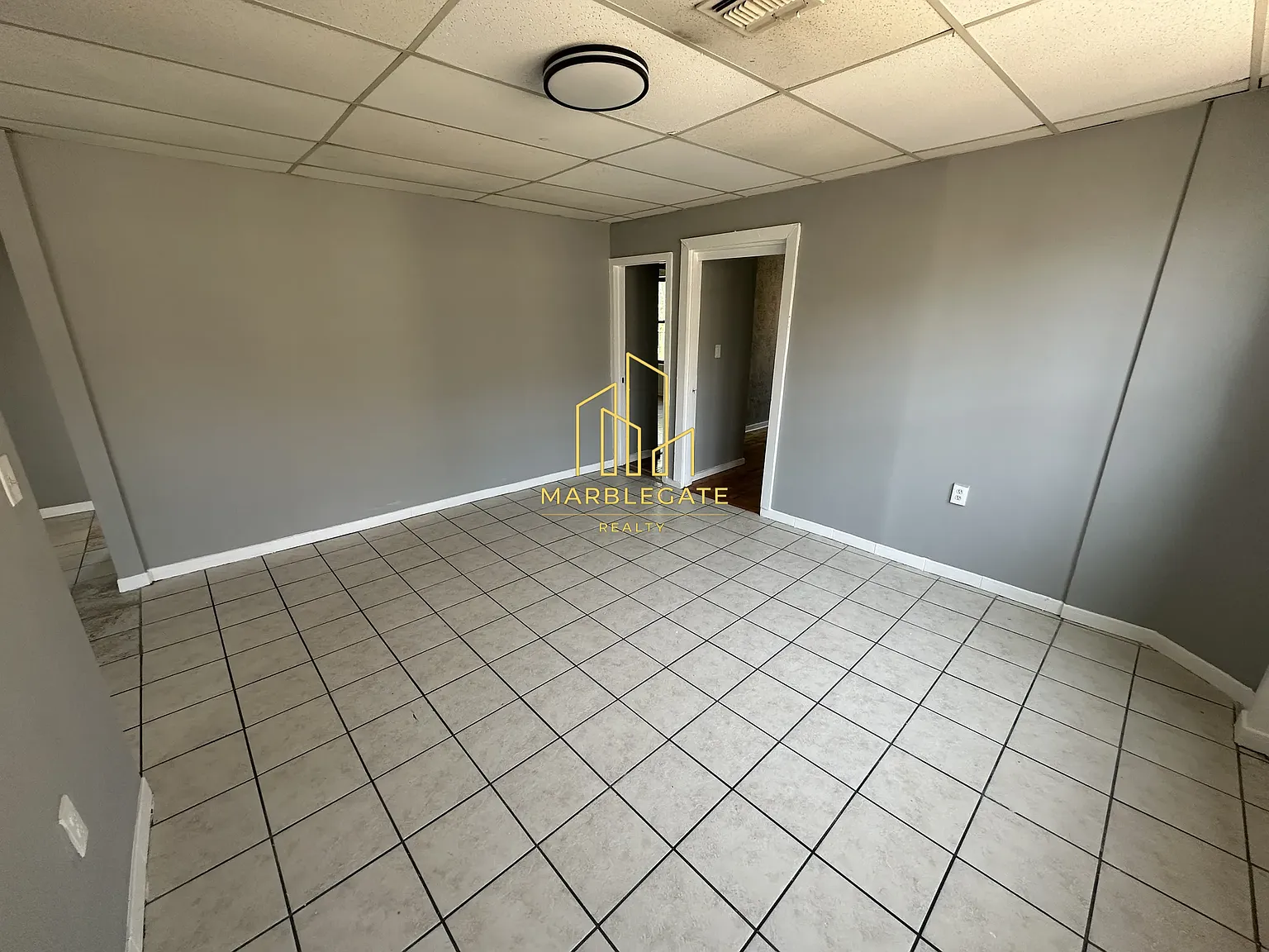 3 bed, 1050 sqft, $2,100 — Photo 4