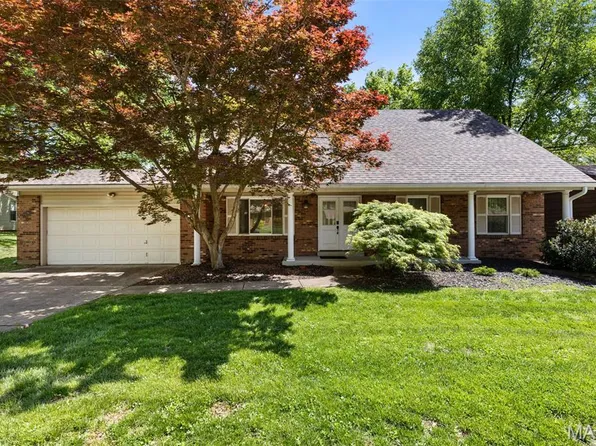 15574 Highcroft Dr, Chesterfield, MO 63017