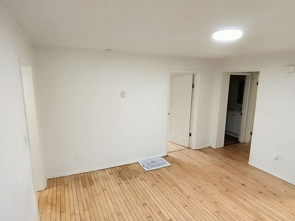 2nd image of 338 Eureka St