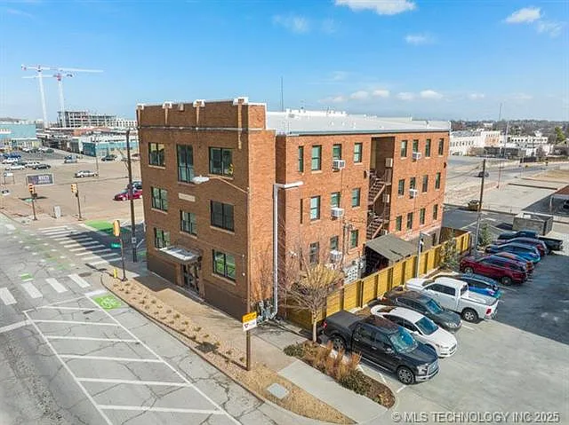 Melrose Apartments — Photo 20