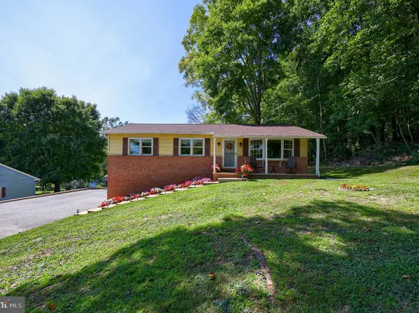 24 Debbie Ln, Pequea, PA 17565