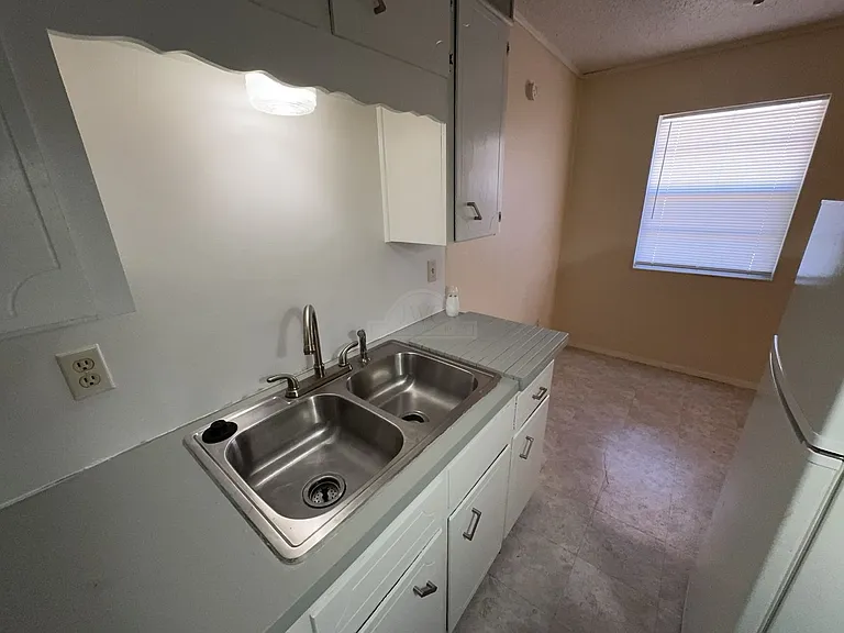 106 W Hoover St, Killeen — Photo 8