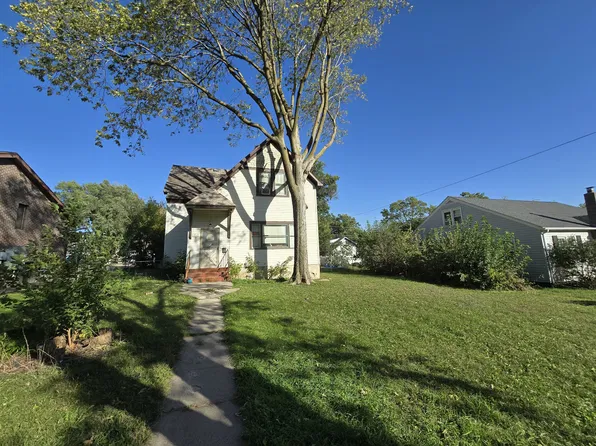 1010 Pine St, Yankton, SD 57078