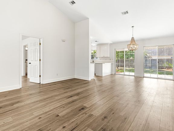 4th image of 60 Ash St