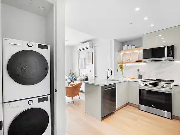5th image of 16 West St #1122
