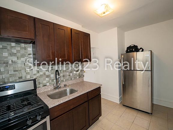 4th image of 21-19 27th St #2C