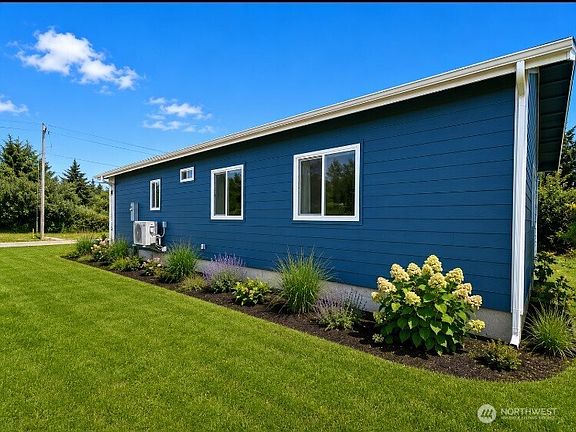 4th image of 221 Marine View Drive SW