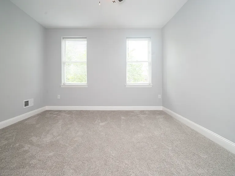 415 N Kenwood Ave — Photo 19