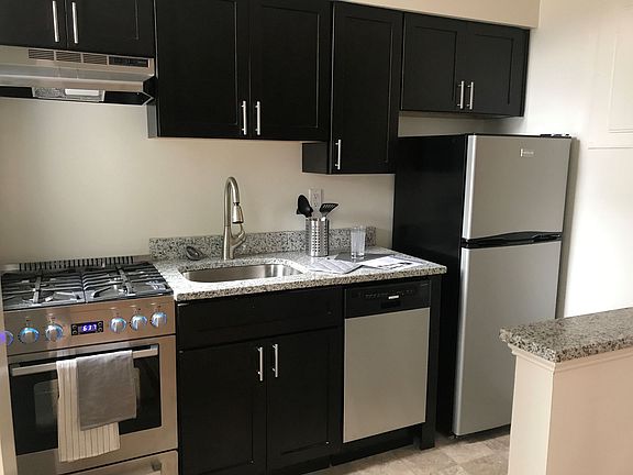 2nd image of 921 Saint Paul St #923-A2