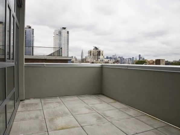 90 North 5th Street image 1 of 4